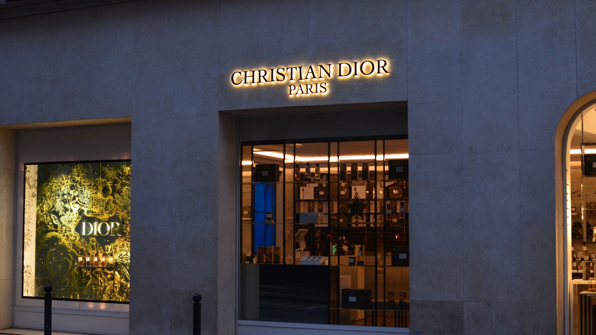 You are currently viewing Dior et Bain : Une Alliance Stratégique pour le Luxe